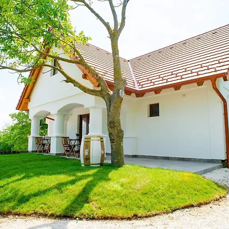 Apartment Balatoncsicsoi Borhaz *