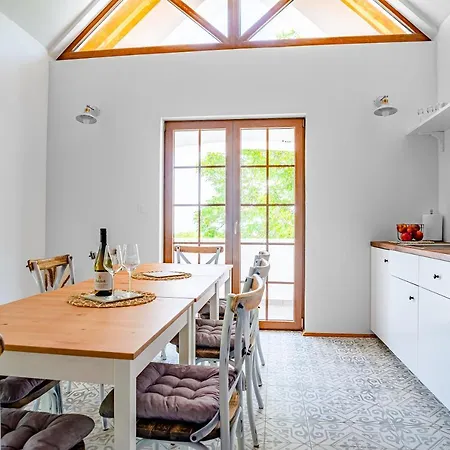 Balatoncsicsói Borhaz Apartman