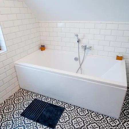 Balatoncsicsói Borhaz Apartman *